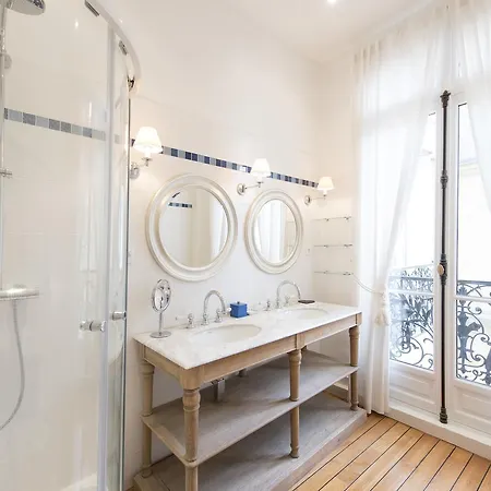Apartment Veeve - Duplex Near Trocadero Paris