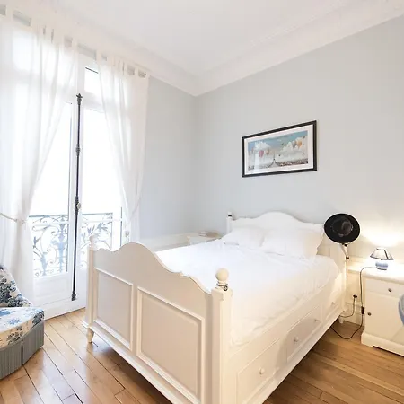 Veeve - Duplex Near Trocadero Apartment