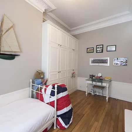 Veeve - Duplex Near Trocadero Apartment